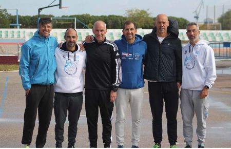 De izquierda a derecha, Alejandro Castañeda, Emilio Alconchel, Rafael González, Rafael Carralero y Manuel Remesal, cinco de los siete participantes. 