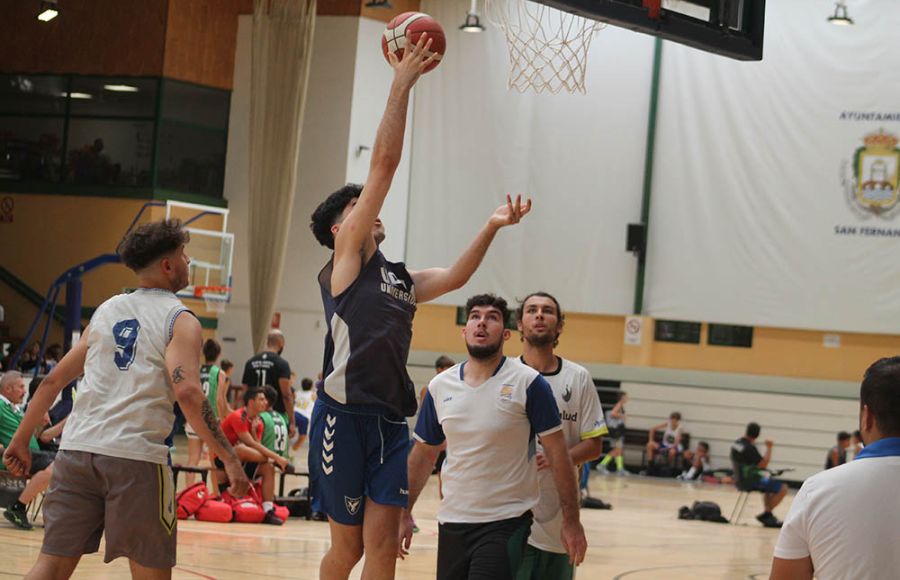 El baloncesto se apoderó del pabellón del Parque durante 12 horas. 