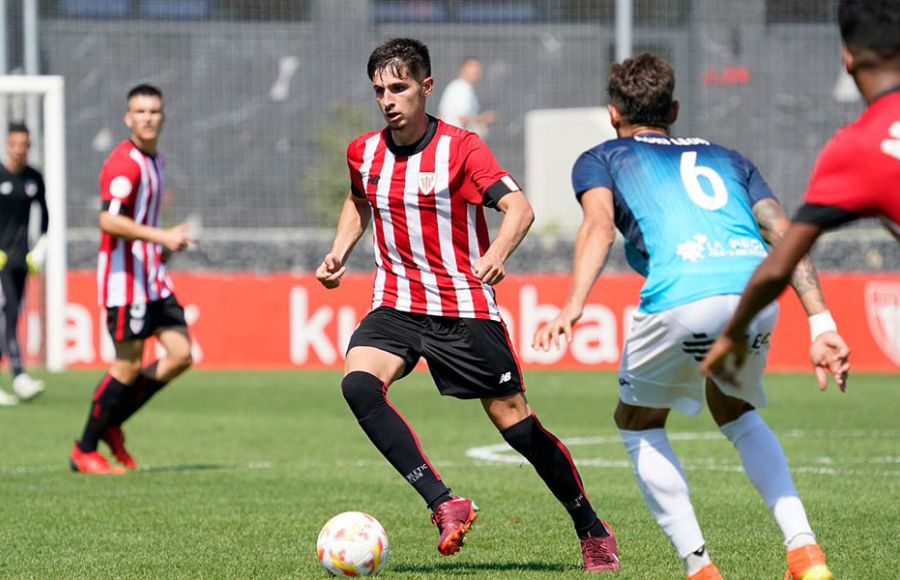 Unai Naveira, con el filial del Athlétic de Bilbao. 