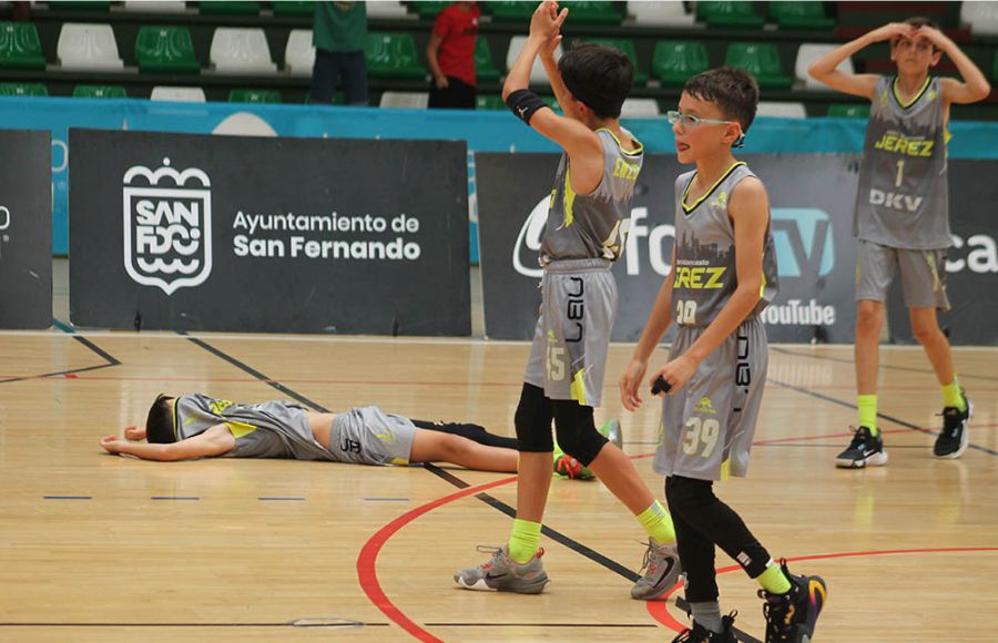 La desolación de los jugadores del UB Jerez tras caer en semifinales. 