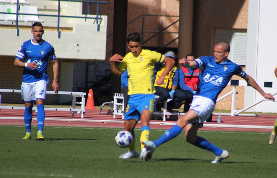 Lolo González volverá al once azulino tras su suplencia en Tenerife. 