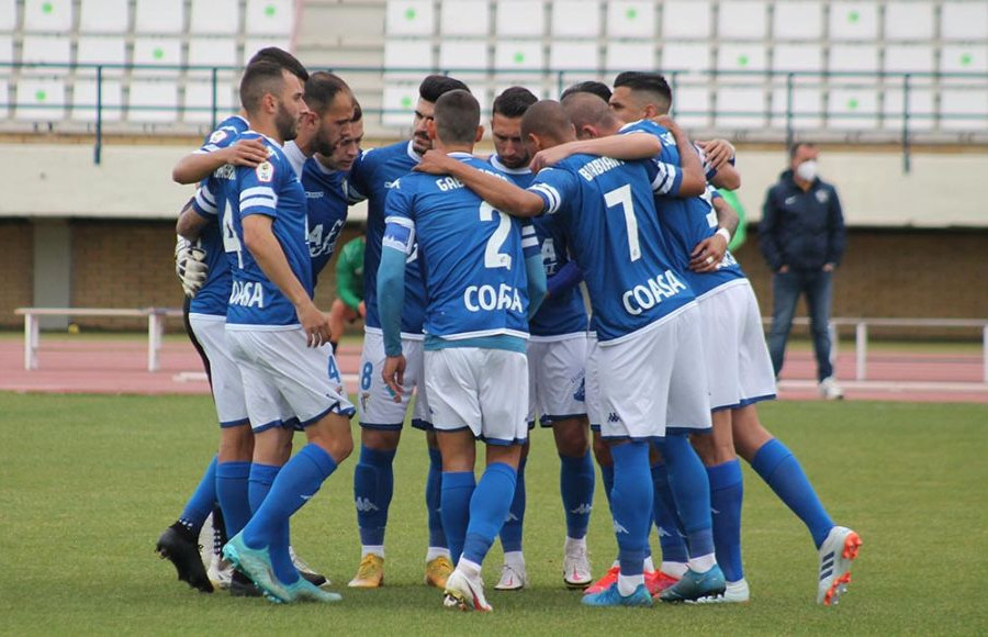 Los jugadores azulinos se han conjurado para ganar en Linares.