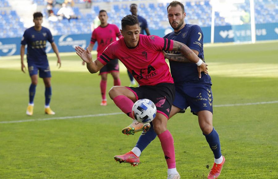 Hugo Rodríguez, que es baja, y Santi Jara en el partido jugado en Murcia. 