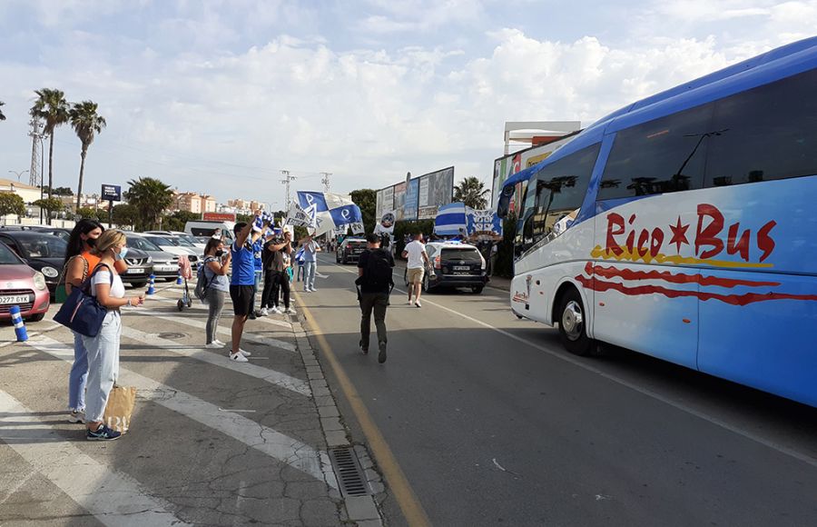 Un centenar de seguidores despidieron al San Fernando CD. 