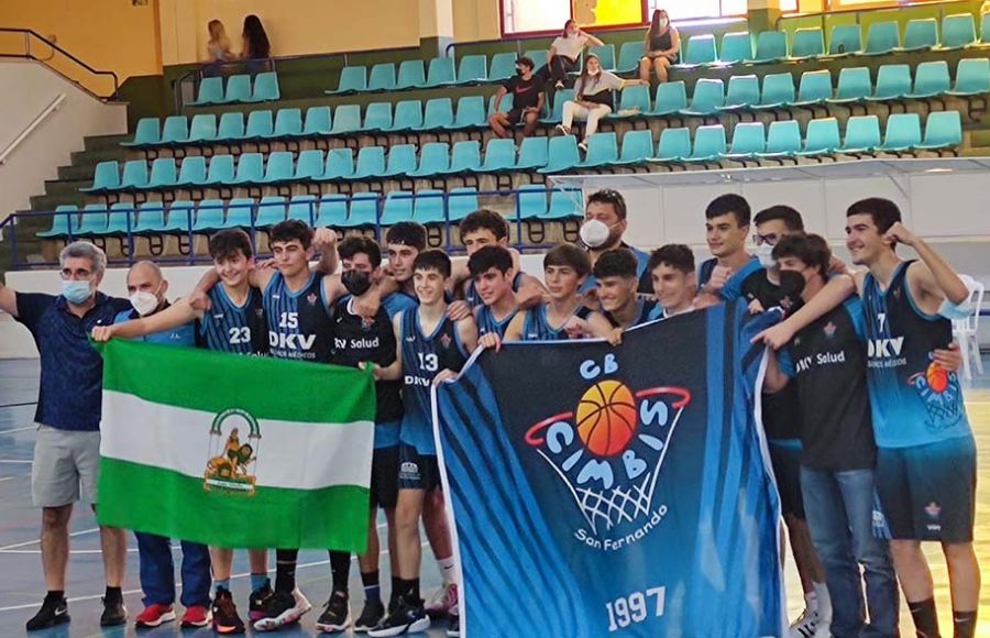 El Cimbis cadete, con las banderas del club y de Andalucía. 