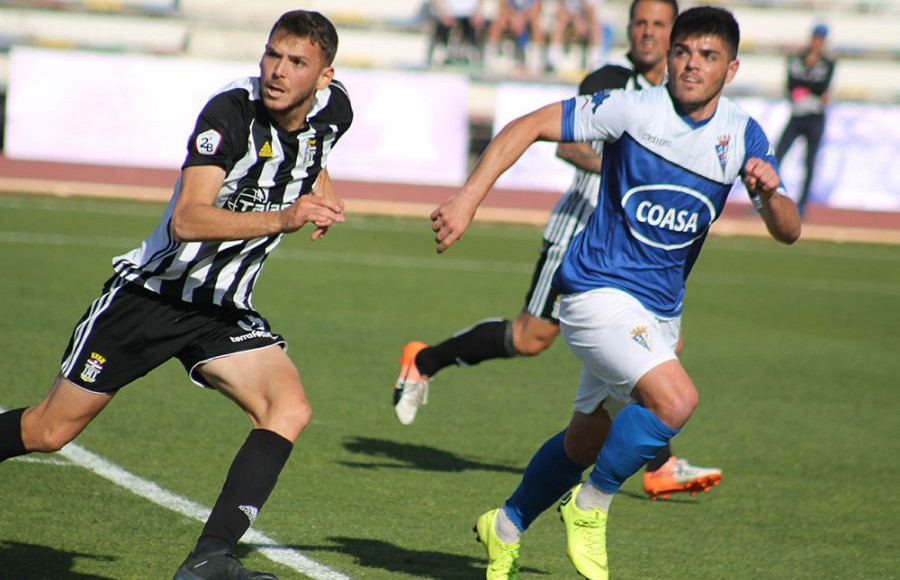 Sergio Ayala y Carri, en el encuentro San Fernando CD-Cartagena de la temporada 18-19 celebrado en el estadio Bahía Sur.