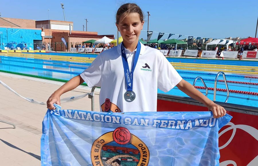 Diana Pavón fue plata en 200 espalda y bronce en 100 espalda. 