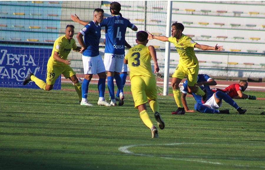 Carlo Adriano García festeja el golazo que significó el 0-1 del filial.