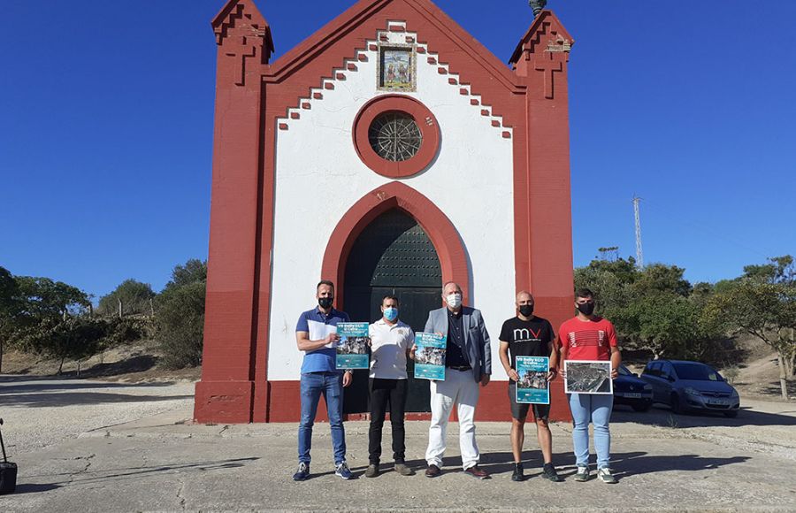 Los concejales Antonio Rojas y Francis Posada junto a Modesto Jiménez, el delegado de la Andaluza y uno de los patrocinadores. 