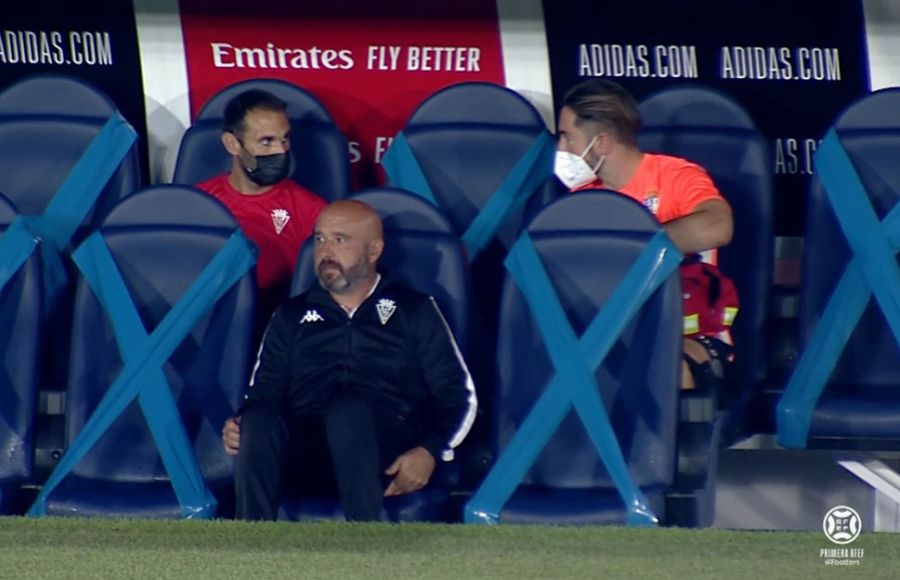 Nacho Castro, en el banquillo visitante en el Alfredo Di Stefano. 