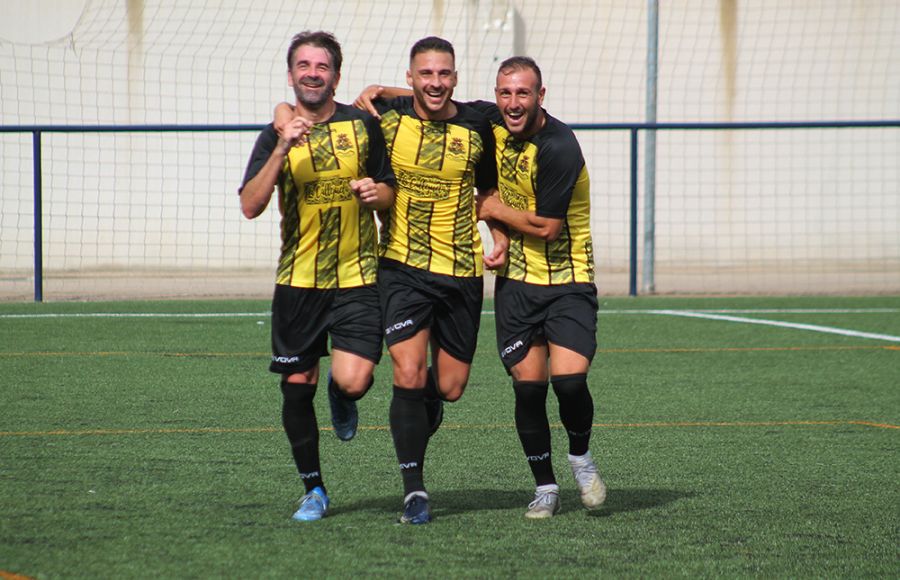 Javi Muñoz, Dani Herrera y Dani Ureba celebran el 4-0, que fue una auténtica maravilla. 