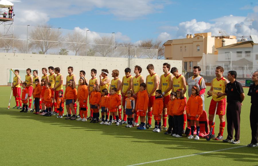 La selección española absoluta masculina de hockey hierba en su última visita a San Fernando en mayo de 2011. 