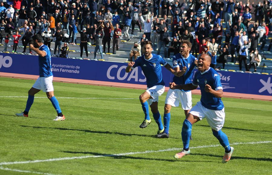 Biabiany celebra el gol que le marcó al Nástic de Tarragona. 