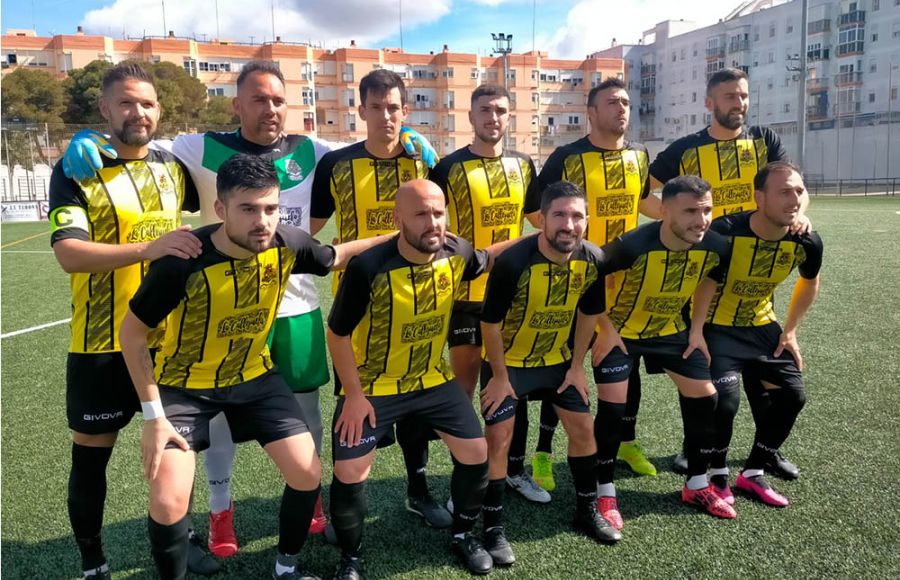 La formación inicial del GE Bazán frente al Ciudad de Cádiz.