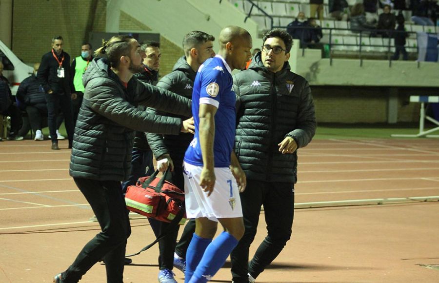 Biabiany, después de lesionarse el domingo ante el Alcoyano.