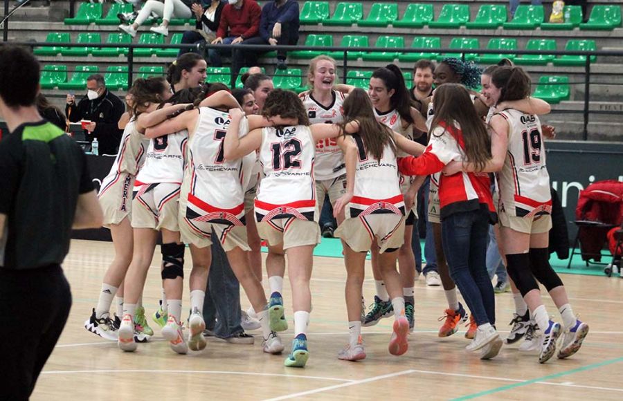 El CB Almería celebra el triunfo con el Candray y el pase a la final.