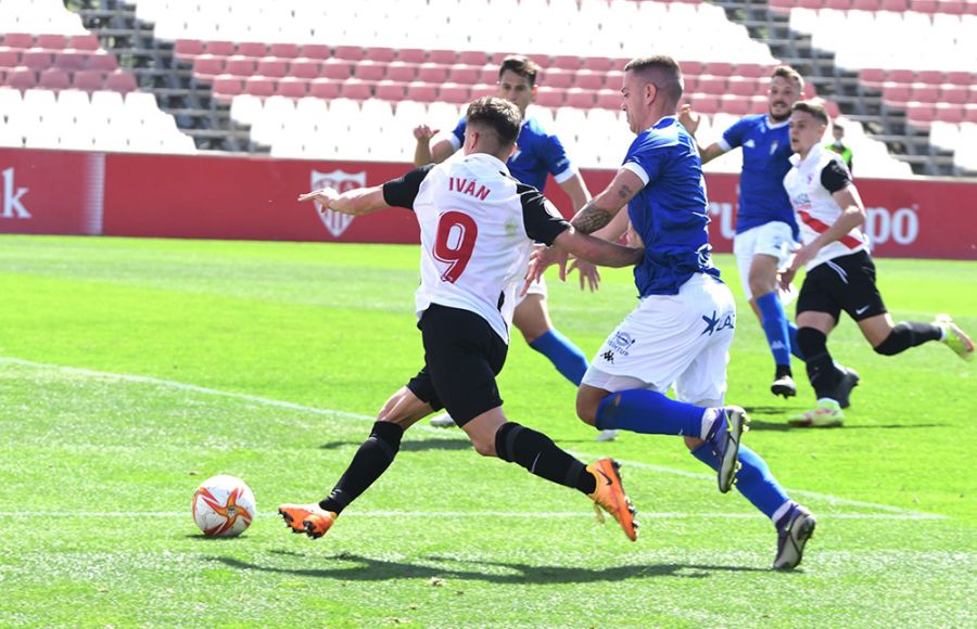 Iván Romero fue un tormento para la zaga isleña y marcó un doblete, como ya hizo en la primera vuelta en el estadio Bahía Sur. 