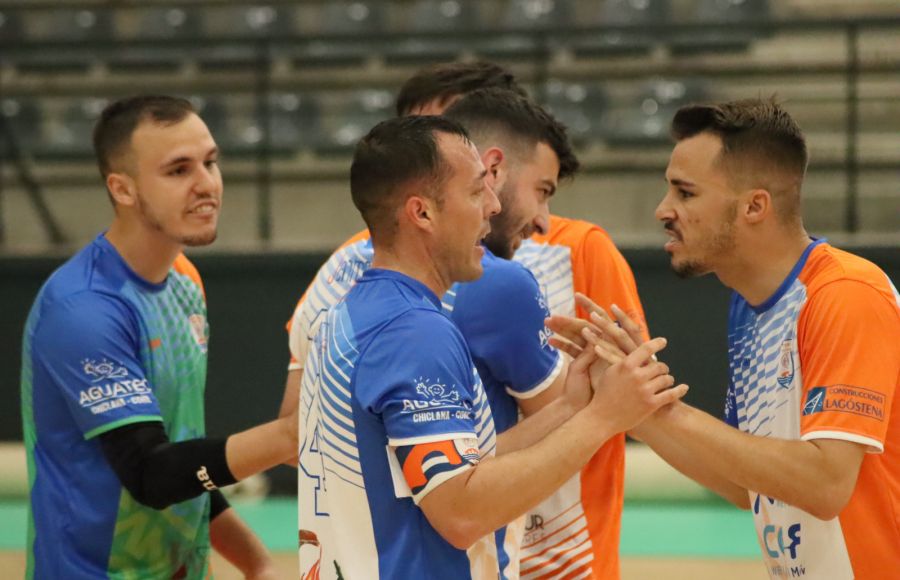 Los jugadores del Isleño FS celebran el triunfo y el ascenso. 