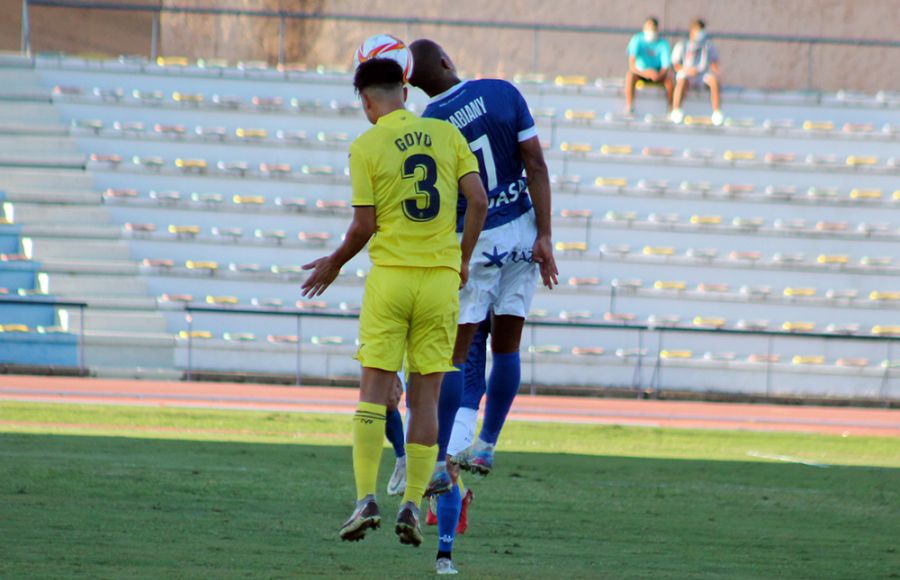 Goyo salta con Biabiany en el primer partido de Liga en Bahía Sur. 