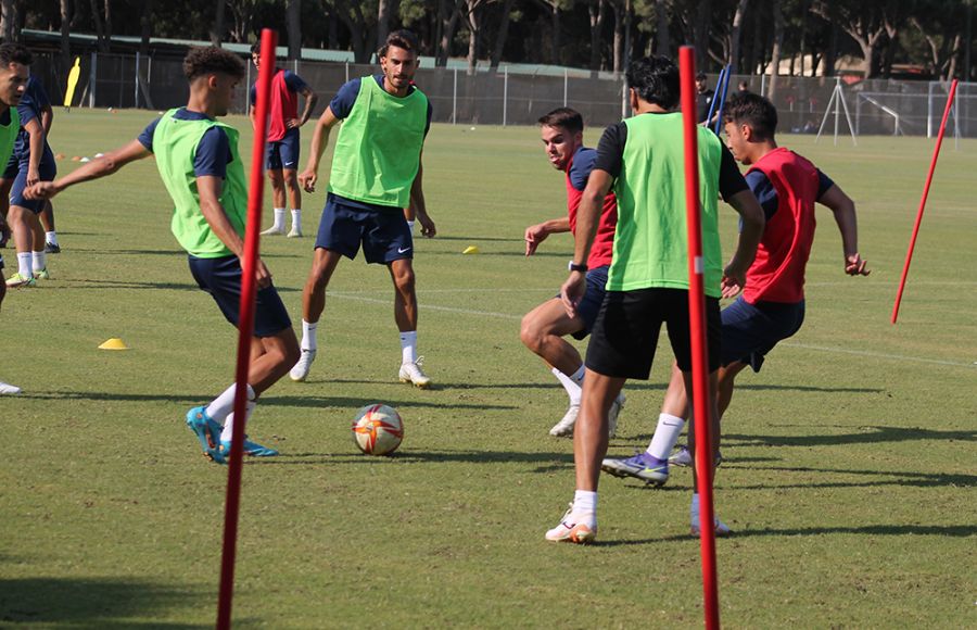 Gabri Martínez, Luis Ruiz, Dani Molina, Goyo Medina y Pedro Ríos, en un entrenamiento en Chiclana. 