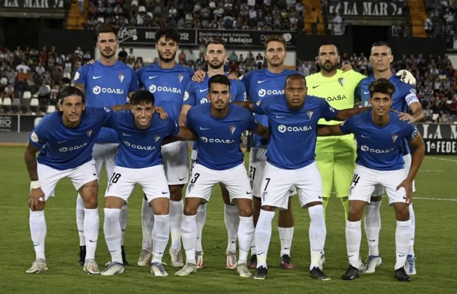 La formación inicial del San Fernando CD en Badajoz.