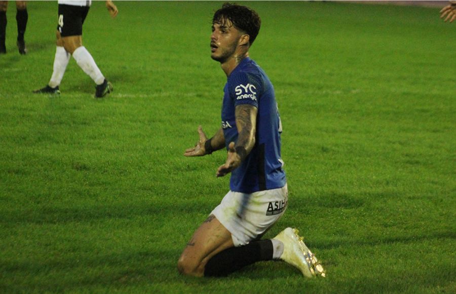 Rubén del Campo no se explicaba que no se pitara el penalti. 