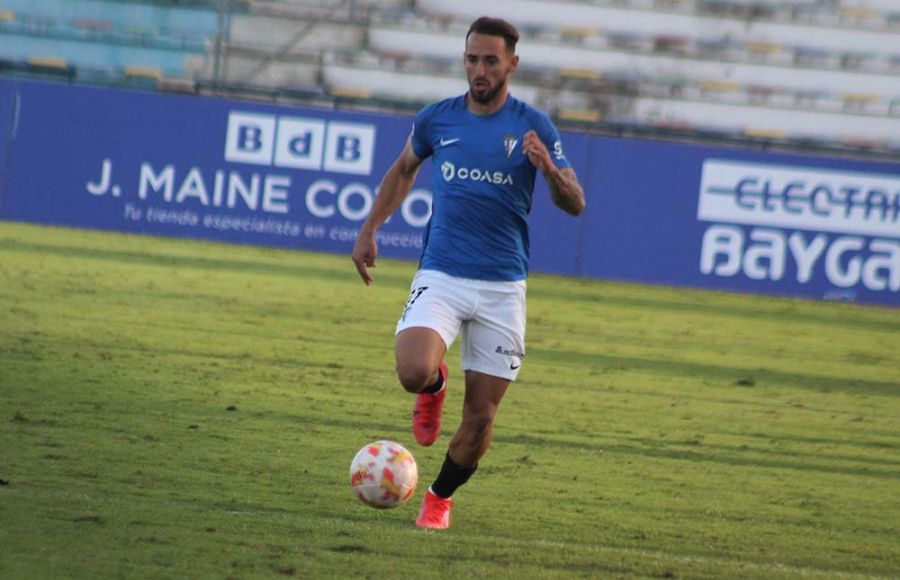 Javi Navarro apunta a titular ante el Linares, lo que no ocurre en el estadio Bahía Sur desde la primera jornada contra la AD Ceuta. 