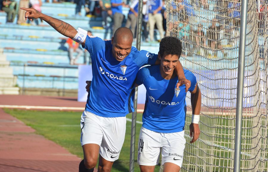 Ilyas Chaira sigue su tremenda racha y marcó los dos primeros goles del San Fernando CD tras asistencias de Biabiany. 