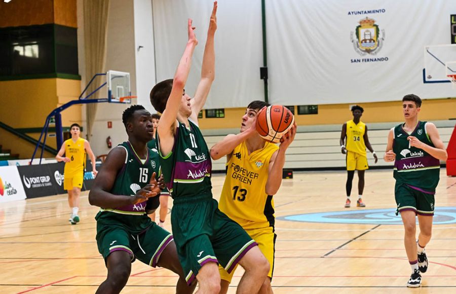 Unicaja y Real Betis, en la final del año pasado en el pabellón del Parque. 