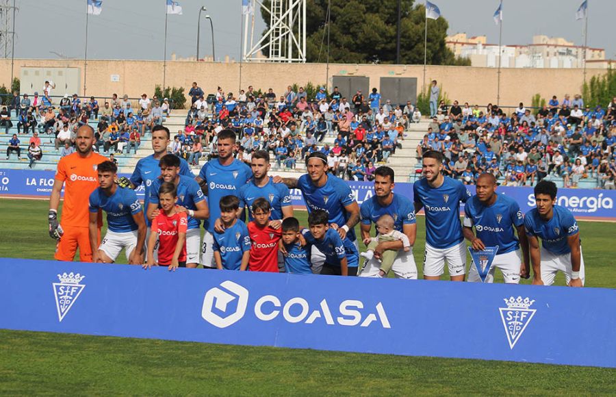 El once tipo del San Fernando CD en un encuentro en casa. 