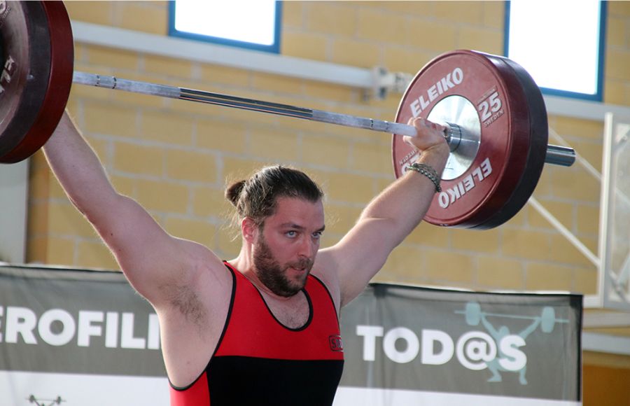 El atleta Antonio Santana se ha convertido en un gran levantador. 