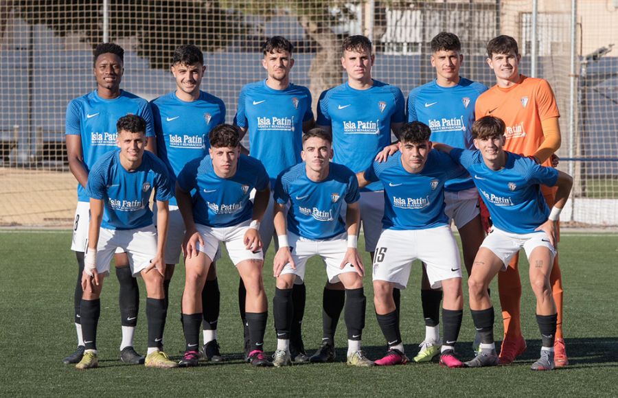 El filial azulino necesita un punto para asegurar el play off de ascenso y con la victoria ante el Trebujena lo haría como campeón.