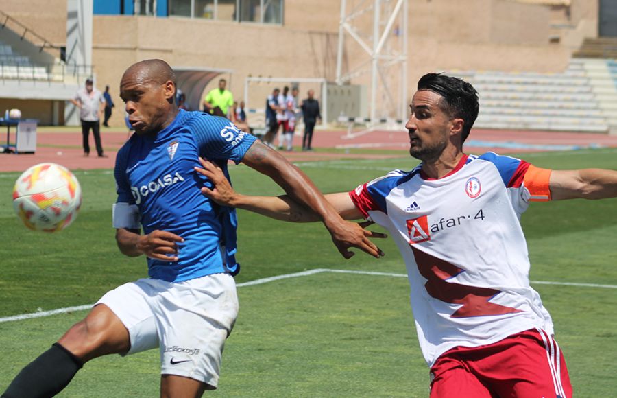 Biabiany estuvo a gran nivel y tuvo las dos mejores ocasiones azulinas, que desbarato el meta Lucho García. 