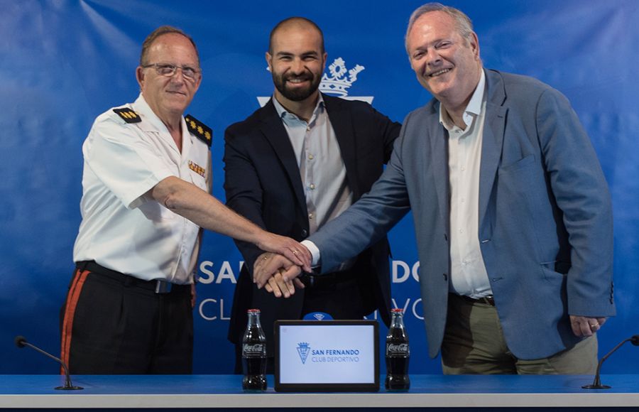 El coronel Francisco José Lorenzo, Louis Kinziger y Antonio Rojas presentaron el II Campus del San Fernando CD. 