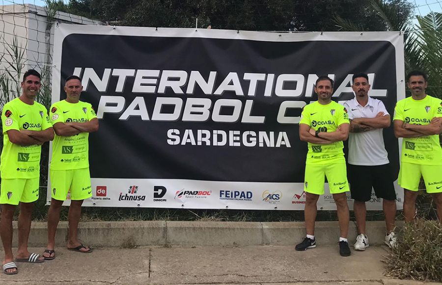 Cris García, Manuel Guerra, Roberto Rodiel, Rodo y Pedro Carrión participaron en Cerdeña con equipaciones cedidas por el San Fernando CD. 