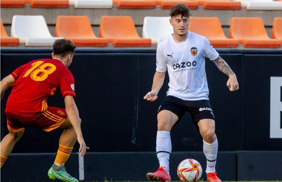 Xavi Estacio en un partido con el filial del Valencia. 