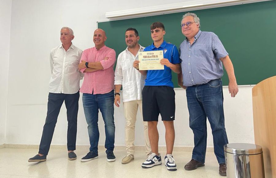 Álvaro García, del cadete A de la Escuela Bahía, fue uno de los premiados.