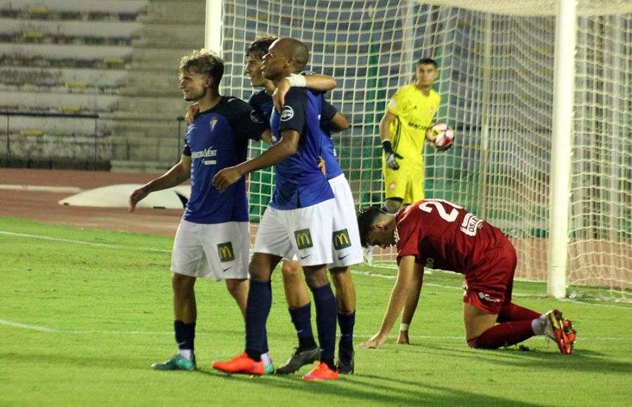 Biabiany, Yerai Davila y Pau Martínez celebran el 2-0 en el 90. 