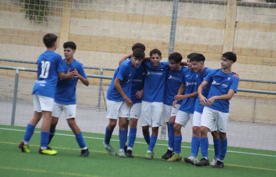 La alegría del cadete A de la Escuela Bahía tras el 2-1. 