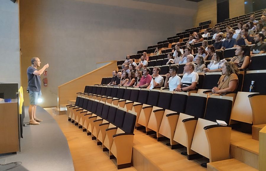 Ángel Jareño, durante su charla en el Centro de Congresos.