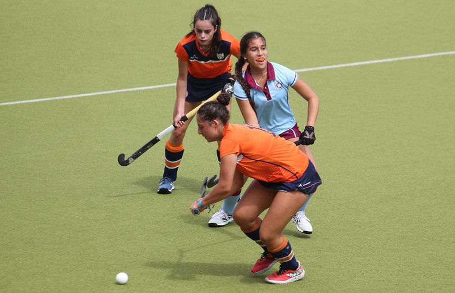 Helena González, que marcó el gol del empate, y Lucía Torrejón. 