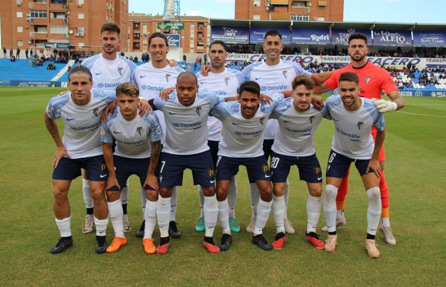 El once inicial del San Fernando CD en su visita a Linarejos. 