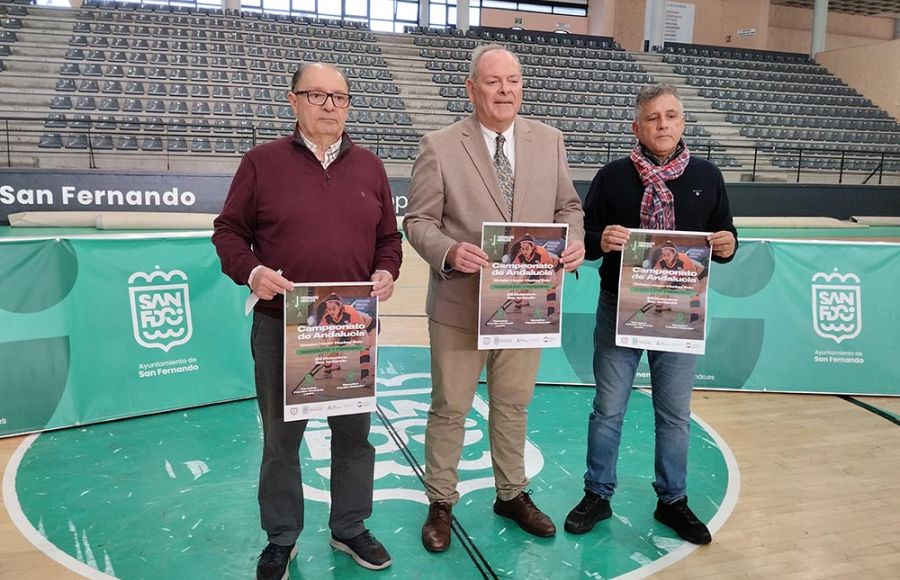Jesús Hidalgo, Antonio Rojas y Manuel Lozano presentaron el Campeonato de Andalucía de hockey sala en el pabellón de Bahía Sur.
