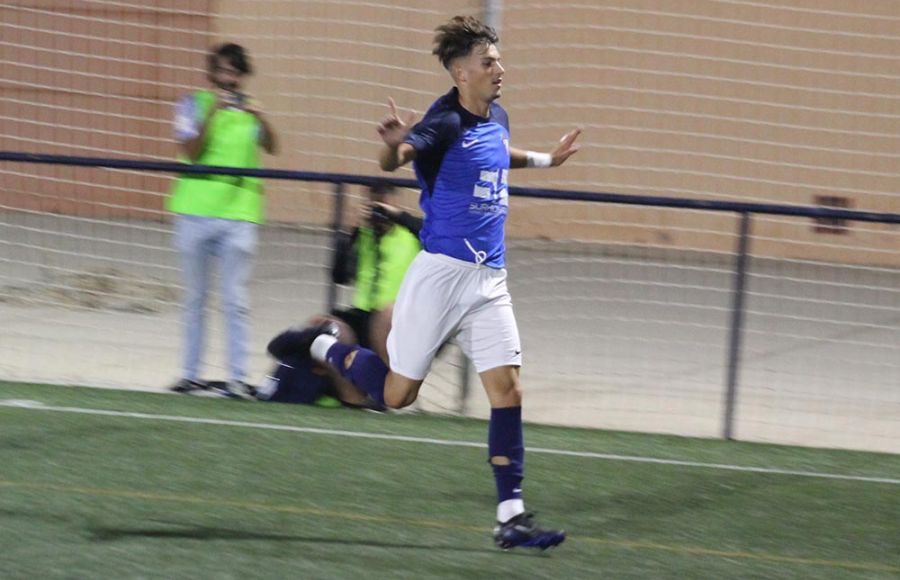 Yerai Dávila celebra un gol esta temporada con el filial azulino. 