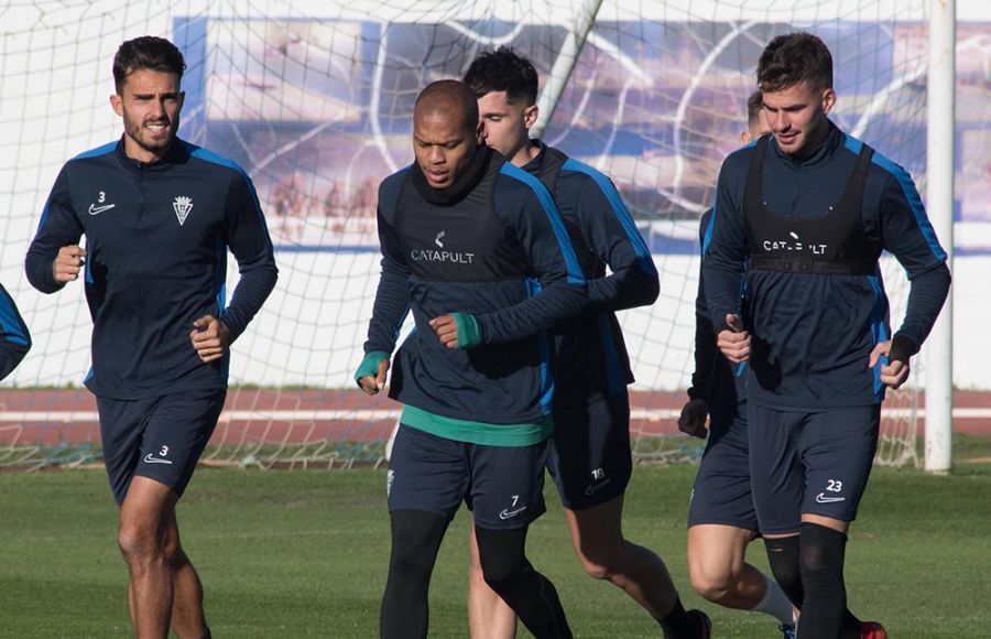 Luis Ruiz, Biabiany, Unai Naveira (tapado) y José Carlos se ejercitan en el último entrenamiento del San Fernando CD. 