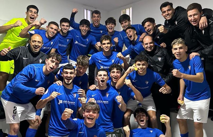 El juvenil A del San Fernando CD celebra su remontada con goleada en Lepe (2-6).