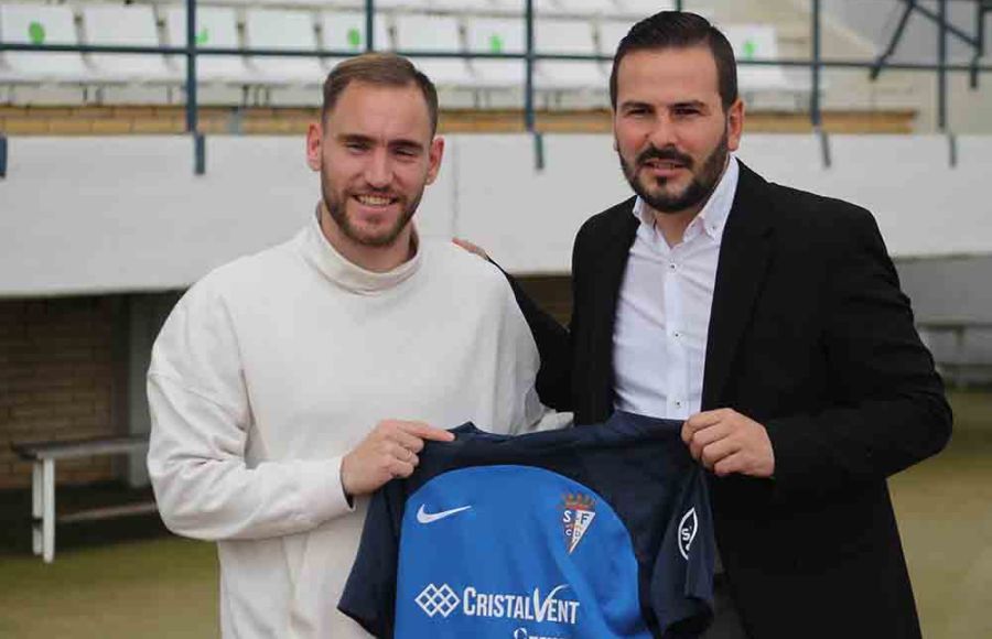 Cristian Herrera y el director deportivo Miguel Chocarro. 