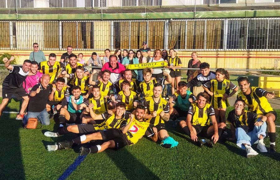 El GE Bazán celebró con sus familiares el gran triunfo en Puerto Real. 