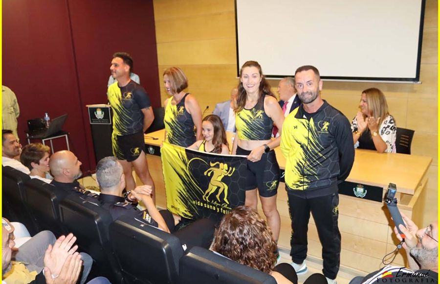 El club Vida sana y feliz presentó su nueva equipación en el Centro de Congresos. 