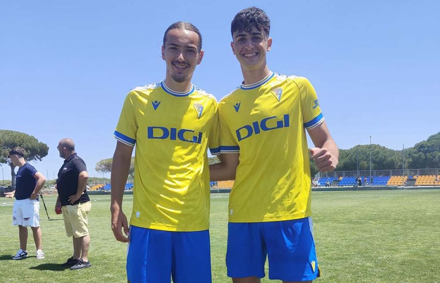 Marco Viciana y Manu Márquez, este domingo tras consumarse el ascenso del Balón. 